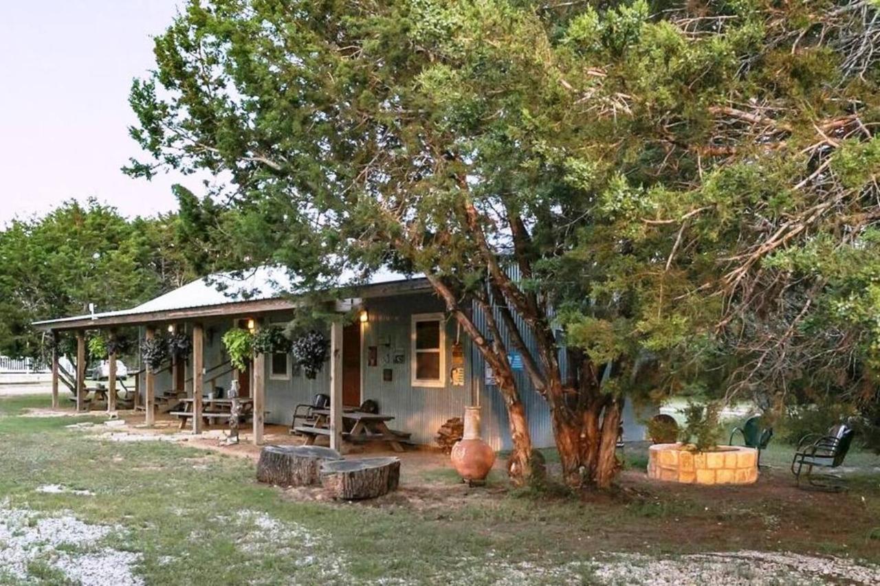 #3 Wrangler~Bandera Tin Star~Bandera, Tx. Apartment Exterior photo